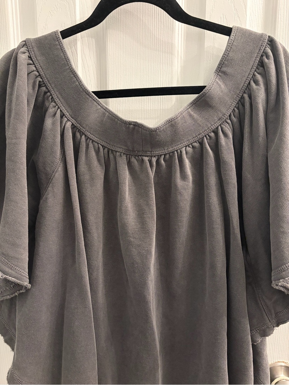 Free People Women’s Kiss Me Off-the-Shoulder Gray Flutter Top Size Medium NWT - Picture 6 of 11